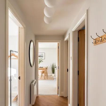 Apartment No. 5 The Court-with Free Parking