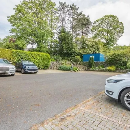 No. 5 The Court-with Free Parking Windermere