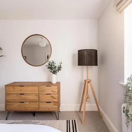 No. 5 The Court-with Free Parking