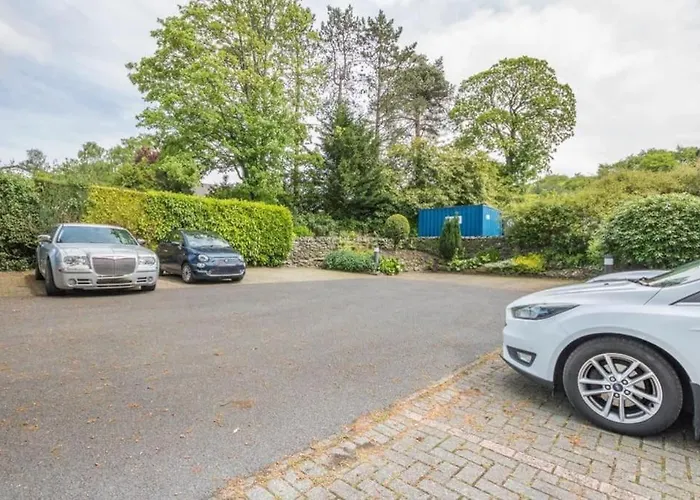 No. 5 The Court-with Free Parking Windermere