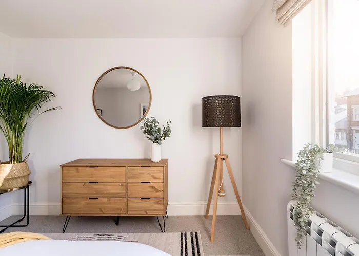 No. 5 The Court-with Free Parking