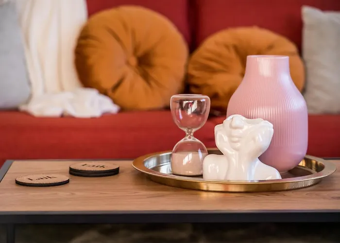 No. 5 The Court-with Free Parking *