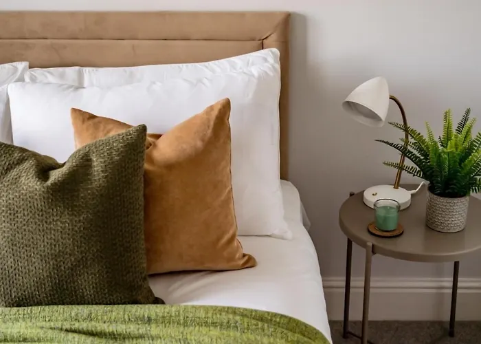 No. 5 The Court-with Free Parking